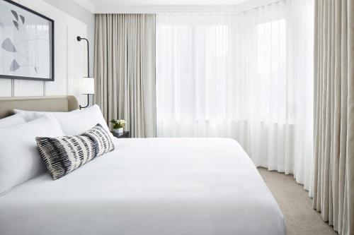 Suite de 1 dormitorio - 1 cama extragrande del hotel The Luxury Collection Hotel Manhattan Midtown. Foto 3