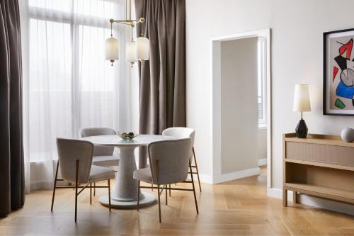 Apartamento de 1 dormitorio con cama extragrande - Adaptado para personas con movilidad reducida del hotel The Luxury Collection Hotel Manhattan Midtown. Foto 9