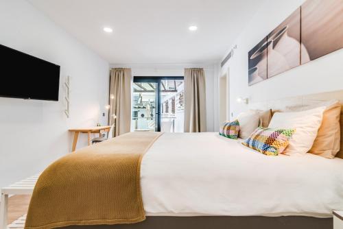 Habitación doble Vista Piscina Balcón o Terraza 1 Cama king del hotel Home2Book Casa Boissier, Free Breakfast