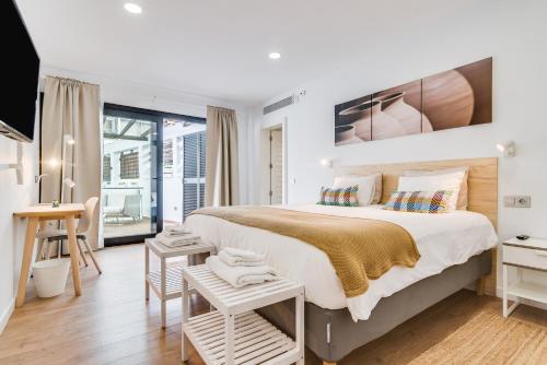 Habitación doble Vista Piscina Balcón o Terraza 1 Cama king del hotel Home2Book Casa Boissier, Free Breakfast. Foto 5