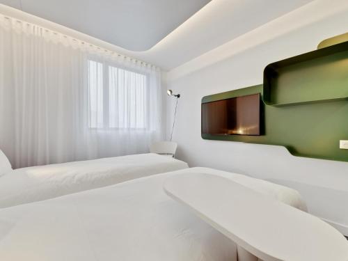 Habitación Doble Estándar - 2 camas del hotel ibis Styles Paris Orly Airport
