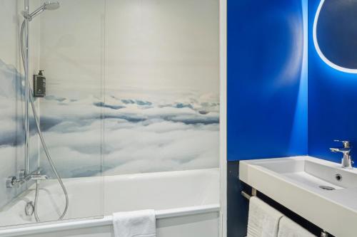 Habitación Familiar del hotel ibis Styles Paris Orly Airport. Foto 7