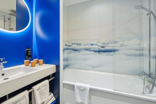 Habitación Familiar del hotel ibis Styles Paris Orly Airport. Foto 9