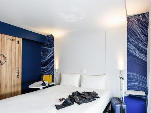 Habitación Doble Estándar del hotel ibis Styles Paris Orly Airport. Foto 7