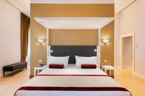 Suite con cama grande del hotel Aurea Ana Palace By Eurostars Company. Foto 1
