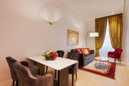 Suite con cama grande del hotel Aurea Ana Palace By Eurostars Company. Foto 2