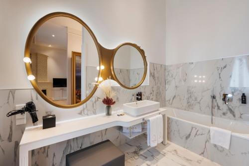 Suite con cama grande del hotel Aurea Ana Palace By Eurostars Company. Foto 4