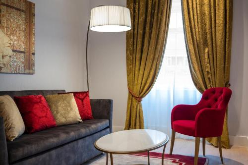 Suite con cama grande del hotel Aurea Ana Palace By Eurostars Company. Foto 5