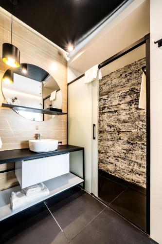 Habitación Superior con sofá del hotel Up Budapest. Foto 8