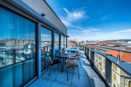 Suite de esquina con terraza del hotel Up Budapest. Foto 7