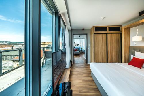 Suite de esquina con terraza del hotel Up Budapest. Foto 10