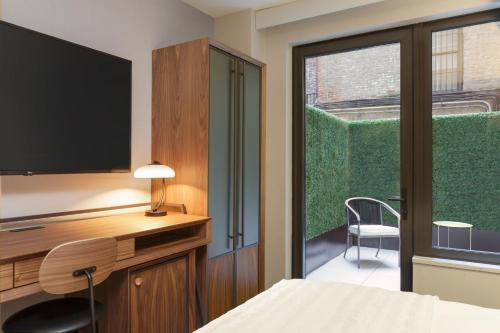 Habitación Doble con vistas al río - Cama extragrande del hotel Le Méridien New York, Fifth Avenue. Foto 3