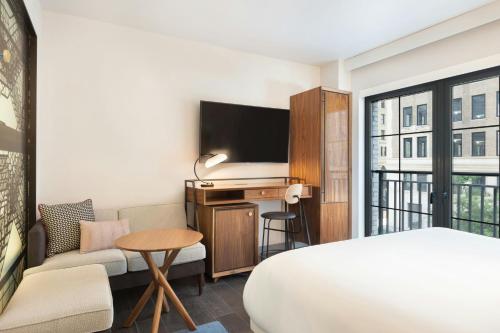 Habitación Deluxe con cama extragrande - Planta Alta del hotel Le Méridien New York, Fifth Avenue. Foto 3