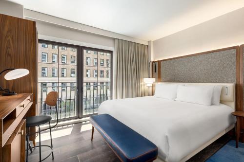 Suite Twin de un dormitorio con concepto abierto del hotel Le Méridien New York, Fifth Avenue. Foto 2