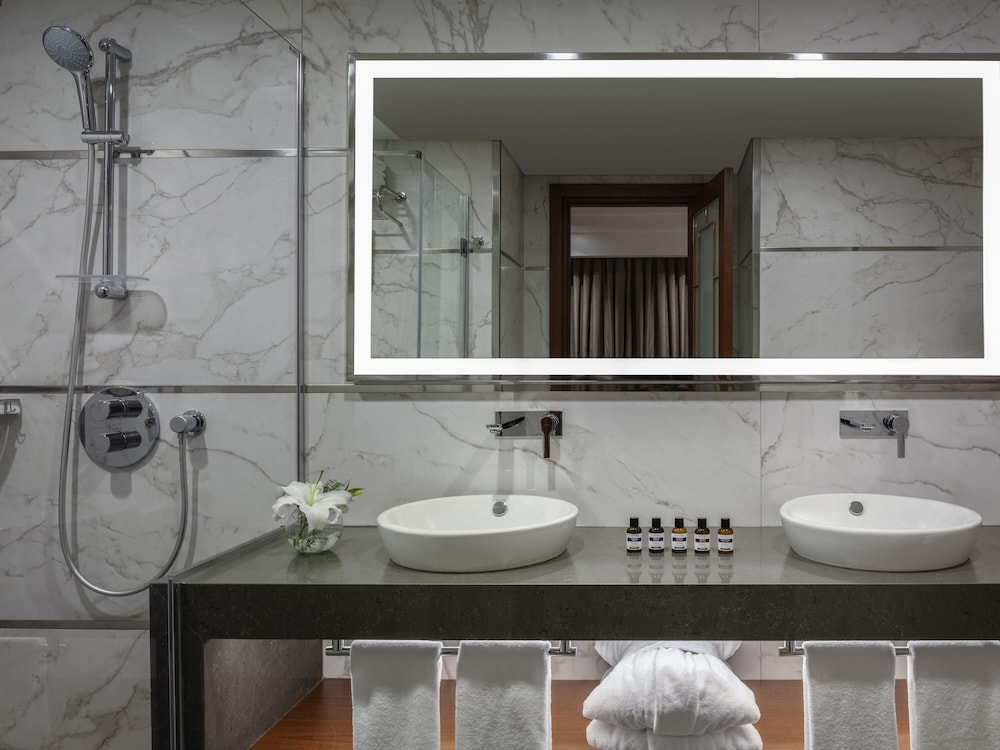 Suite de esquina del hotel Mövenpick Istanbul Asia Airport. Foto 3