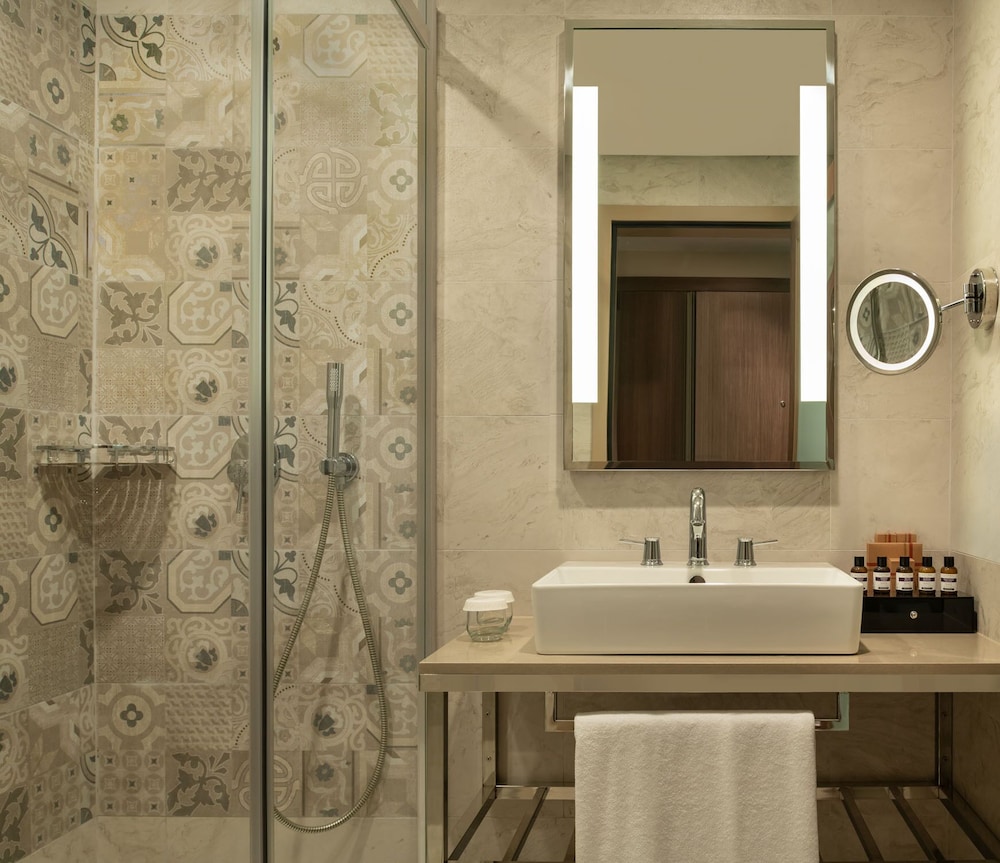 Habitación Deluxe del hotel Mövenpick Istanbul Asia Airport. Foto 6
