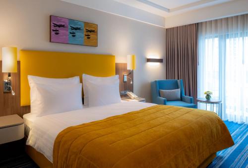 Habitación Clásica King Conectada del hotel Mövenpick Istanbul Asia Airport. Foto 4