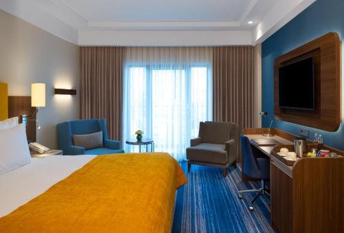 Habitación Clásica King Conectada del hotel Mövenpick Istanbul Asia Airport. Foto 5