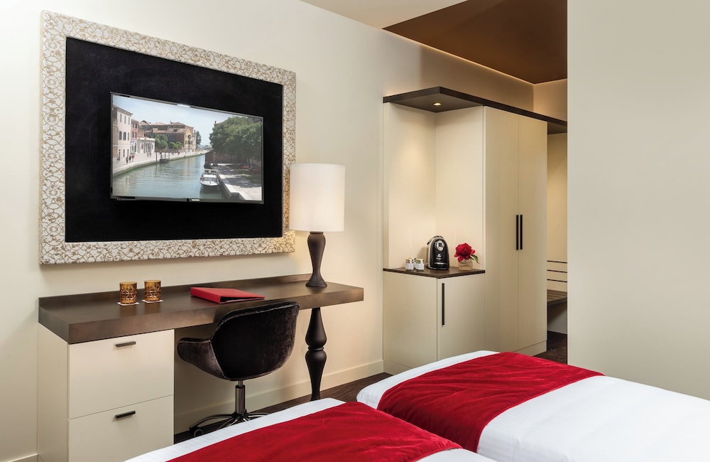 Habitación Confort del hotel Leonardo Royal Venice Mestre. Foto 1