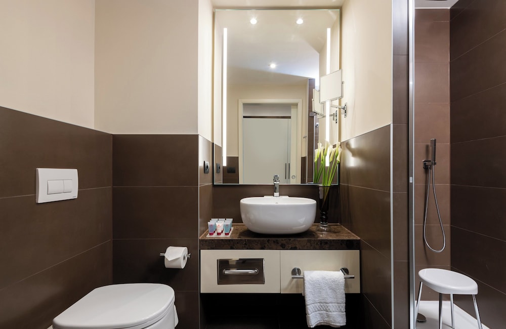 Habitación superior del hotel Leonardo Royal Venice Mestre. Foto 9