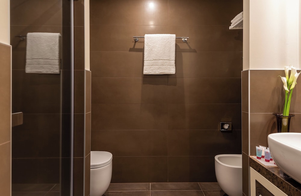 Habitación Deluxe del hotel Leonardo Royal Venice Mestre. Foto 4