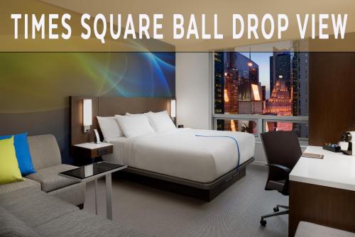 Estudio con vistas al perfil urbano y sofá cama - Cama extragrande del hotel Luma Times Square