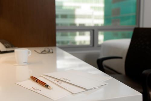 Estudio Park Plaza con sofá cama - Cama extragrande del hotel Luma Times Square. Foto 3