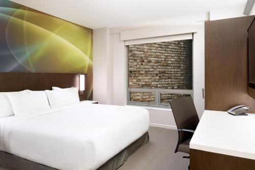 Habitación Urban con ducha a ras de suelo - Adaptada para personas con discapacidad auditiva / visual - Cama extragrande del hotel Luma Times Square