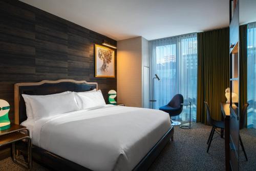 Habitación con vistas a la ciudad - 1 cama extragrande del hotel Renaissance New York Chelsea. Foto 2