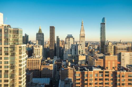 Habitación con vistas a la ciudad - 1 cama extragrande del hotel Renaissance New York Chelsea. Foto 5