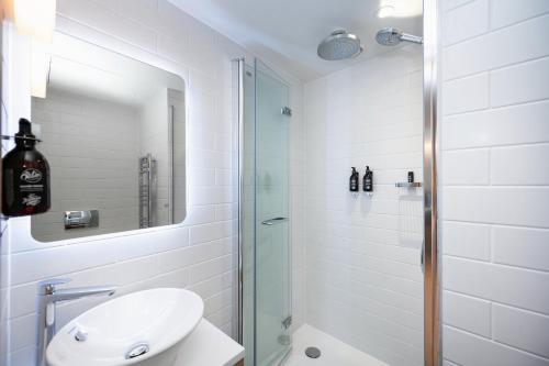 Habitación Triple con vistas a la ciudad del hotel Wilde Aparthotels by Staycity, Aldgate Tower Bridge. Foto 8