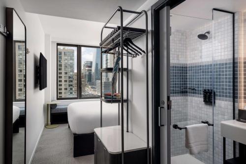 Habitación City con cama extragrande del hotel Arlo Midtown. Foto 2