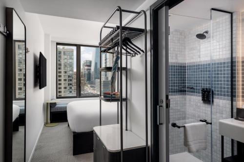 Habitación City con cama extragrande del hotel Arlo Midtown. Foto 5