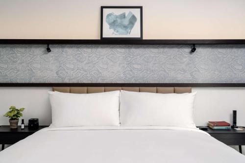 Alojamiento adaptado para personas de movilidad reducida - 1 cama extragrande del hotel Arlo Midtown. Foto 1