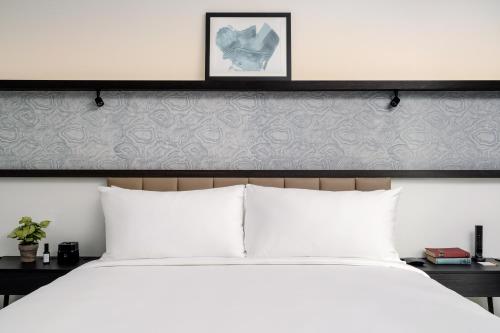 Alojamiento adaptado para personas de movilidad reducida - 1 cama extragrande del hotel Arlo Midtown. Foto 2