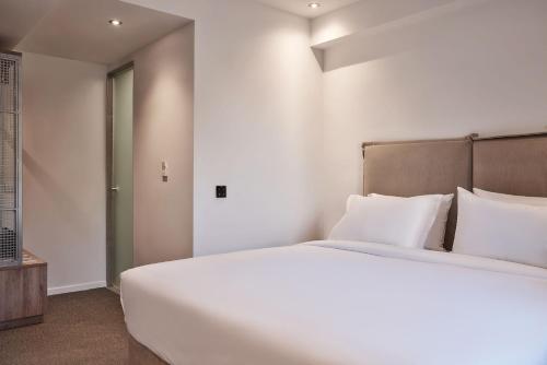 Habitación Confort del hotel NLH KERAMEIKOS - Neighborhood Lifestyle Hotels. Foto 8
