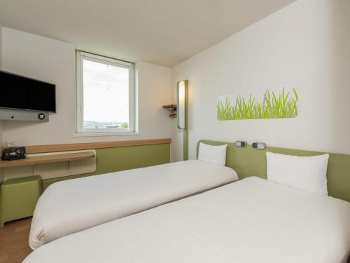 Habitación Doble - 2 camas del hotel ibis budget Bern Expo. Foto 2