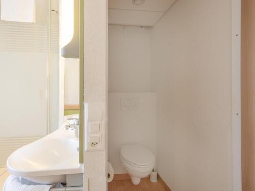 Habitación Doble - 2 camas del hotel ibis budget Bern Expo. Foto 4