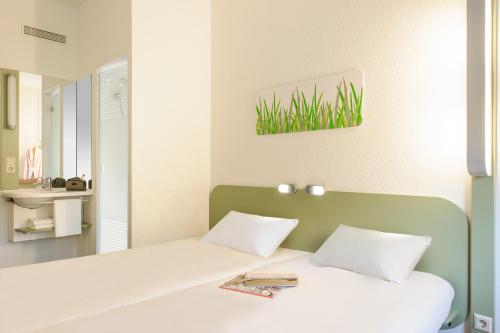 Habitación Doble - 2 camas del hotel ibis budget Bern Expo. Foto 10