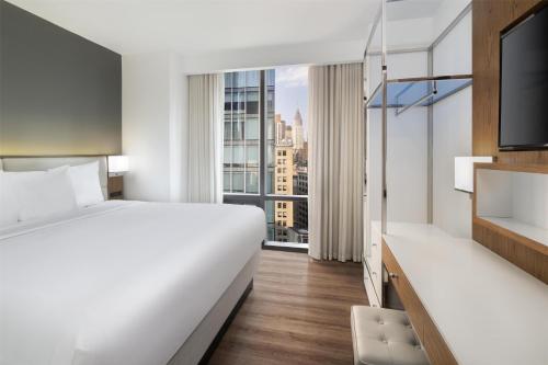 Habitación - 1 cama extragrande - No fumadores del hotel Best Western Premier Empire State. Foto 2