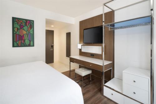 Habitación con cama extragrande - Adaptada para personas de movilidad reducida del hotel Best Western Premier Empire State. Foto 1