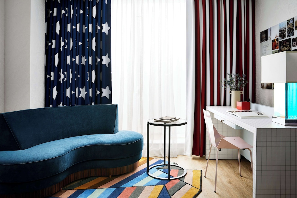 Suite junior, 1 cama king del hotel Graduate New York. Foto 5