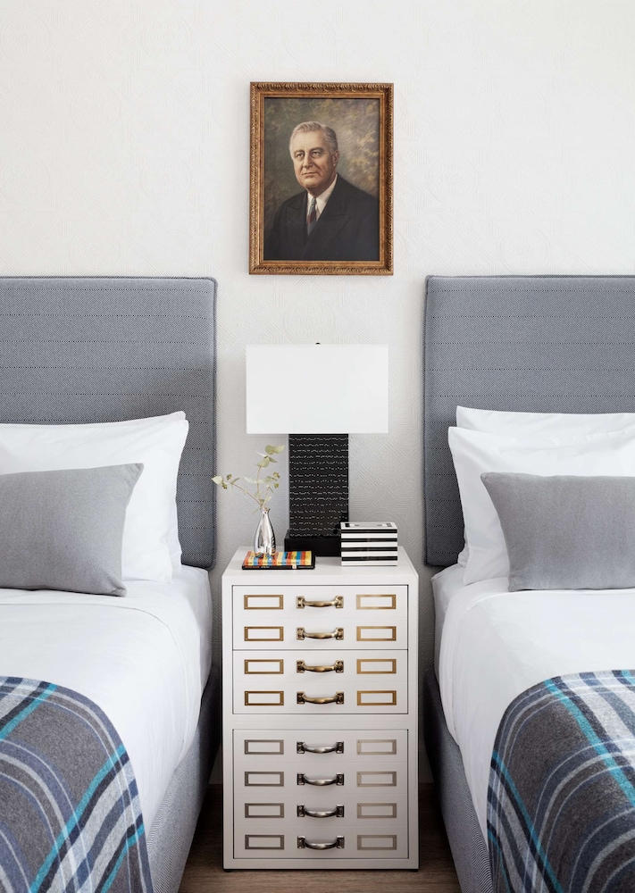 Habitación, 2 camas de matrimonio, ducha adaptada del hotel Graduate New York. Foto 3