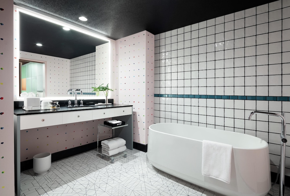 Suite presidencial, 1 cama de matrimonio grande con sofá cama (Mobility & Hearing, Roll - in Shower) del hotel Graduate New York. Foto 8