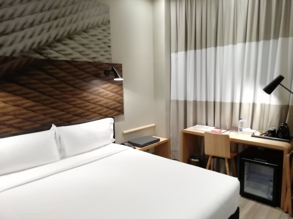 Habitación Estándar con 1 cama doble del hotel ibis Jeddah Malik Road. Foto 4