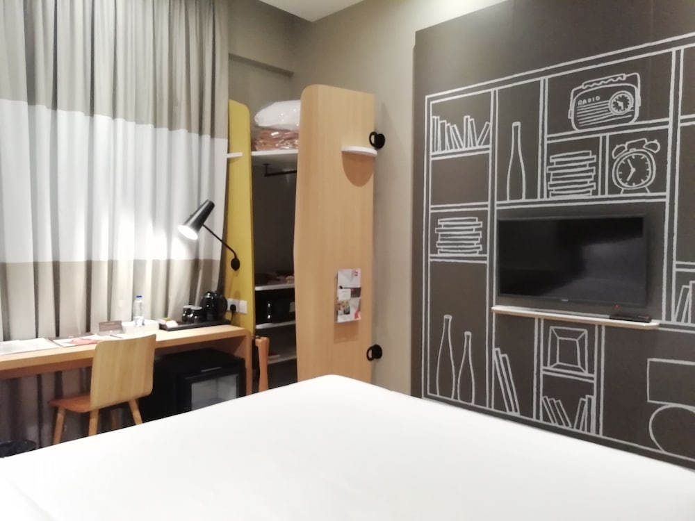 Habitación Estándar con 1 cama doble del hotel ibis Jeddah Malik Road. Foto 5