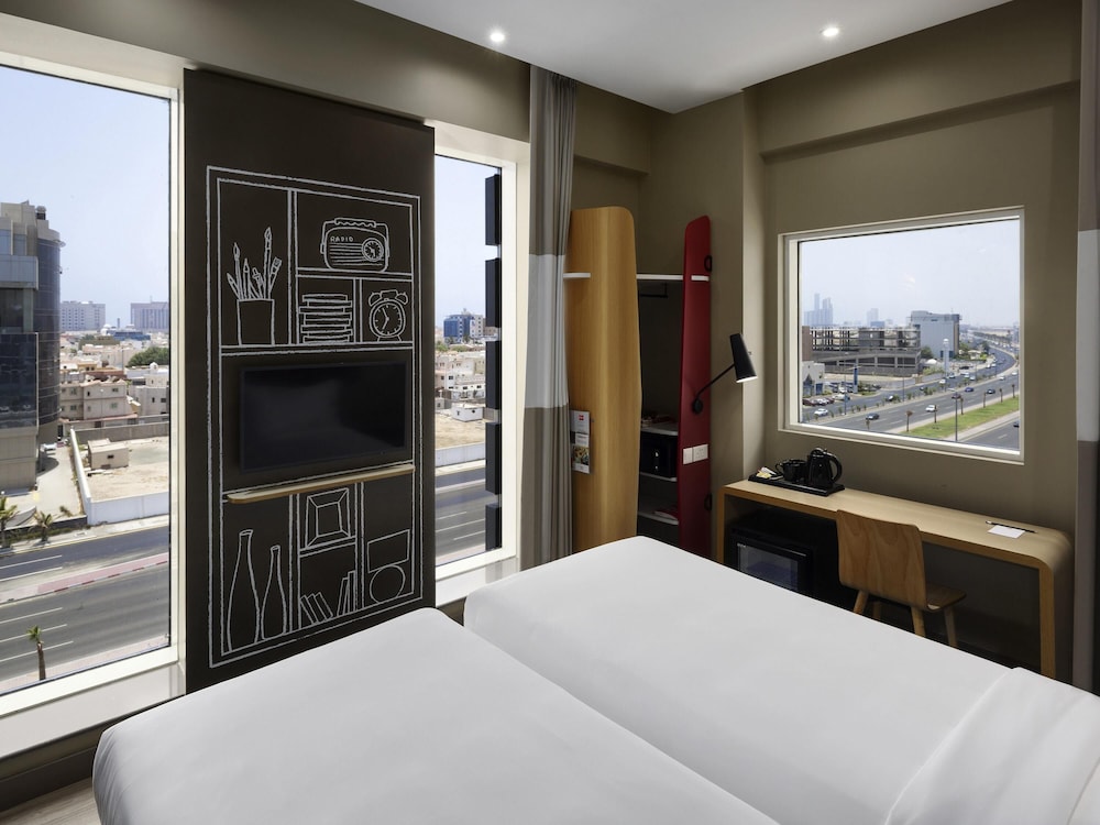 Habitación estándar con 2 camas individuales del hotel ibis Jeddah Malik Road. Foto 4