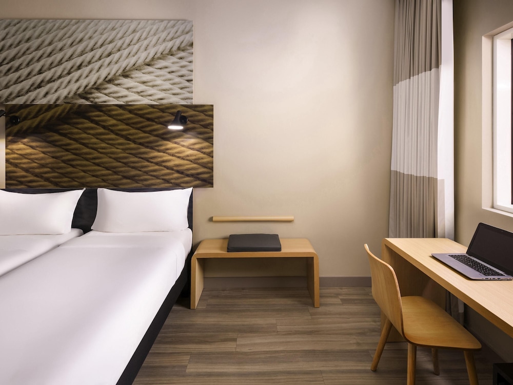 Habitación estándar con 2 camas individuales del hotel ibis Jeddah Malik Road. Foto 5