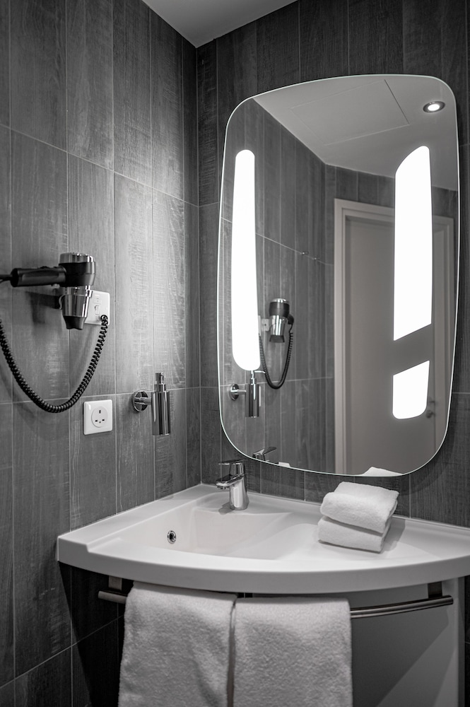 Habitación Estándar con 1 cama doble del hotel Ibis Jeddah City Center. Foto 8