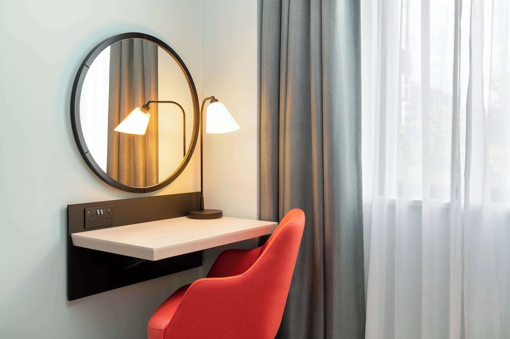 Habitación, 1 cama de matrimonio grande con sofá cama del hotel Hyatt Place London City East. Foto 5